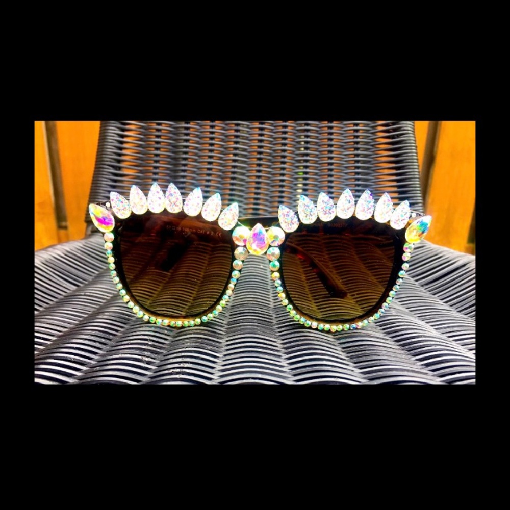 Assorted Sunglasses - Picture 4 of 12